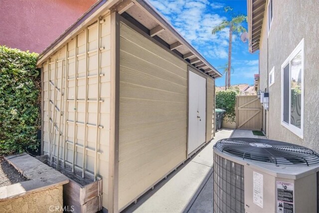 16 Vistamar Dr, Laguna Niguel, CA 92677 - view of outbuilding featuring a gate