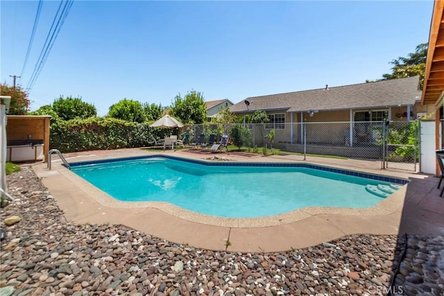 2271 Kellogg Park Dr, Pomona, CA 91768 - view of pool with fence and a patio area