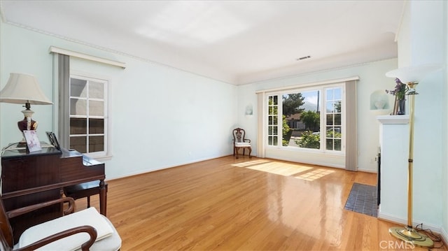 1511 Coolidge Ave, Pasadena, CA 91104 - sitting room featuring wood finished floors and baseboards
