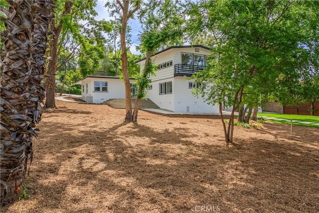 700 Norumbega Dr, Monrovia, CA 91016 - rear view of house with a balcony