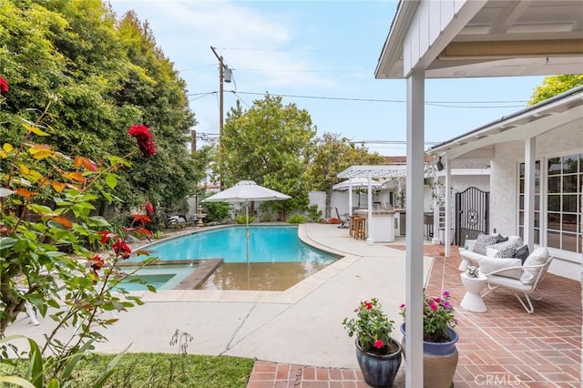 4225 Myrtle Ave, Long Beach, CA 90807 - outdoor pool featuring a patio area and an in-ground hot tub