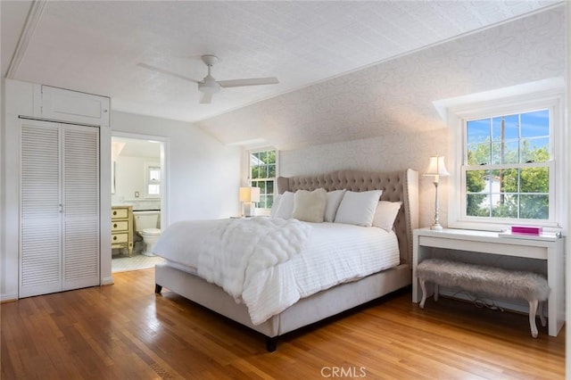 4225 Myrtle Ave, Long Beach, CA 90807 - bedroom with light wood-style floors, ensuite bath, vaulted ceiling, wallpapered walls, and a ceiling fan
