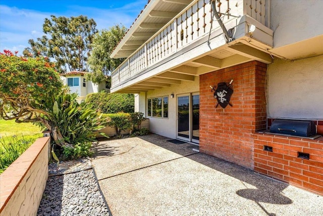 2117 Vista Entrada, Newport Beach, CA 92660 - view of patio with a balcony