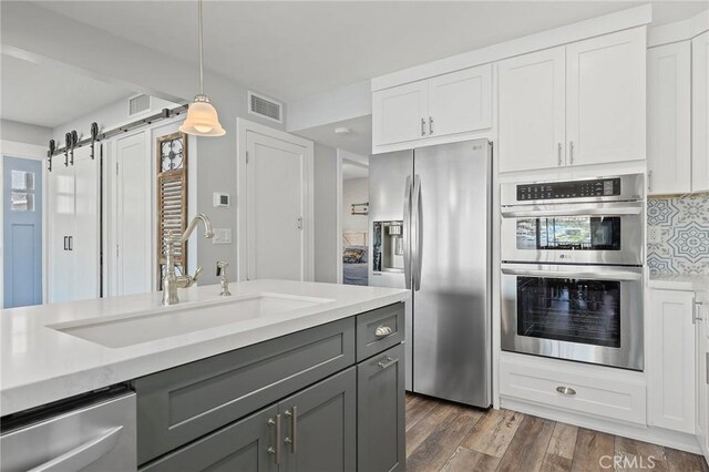 22244 Treasure Island Dr Unit 5, Canyon Lake, CA 92587 - kitchen featuring stainless steel appliances, gray cabinets, a sink, pendant lighting, and light countertops