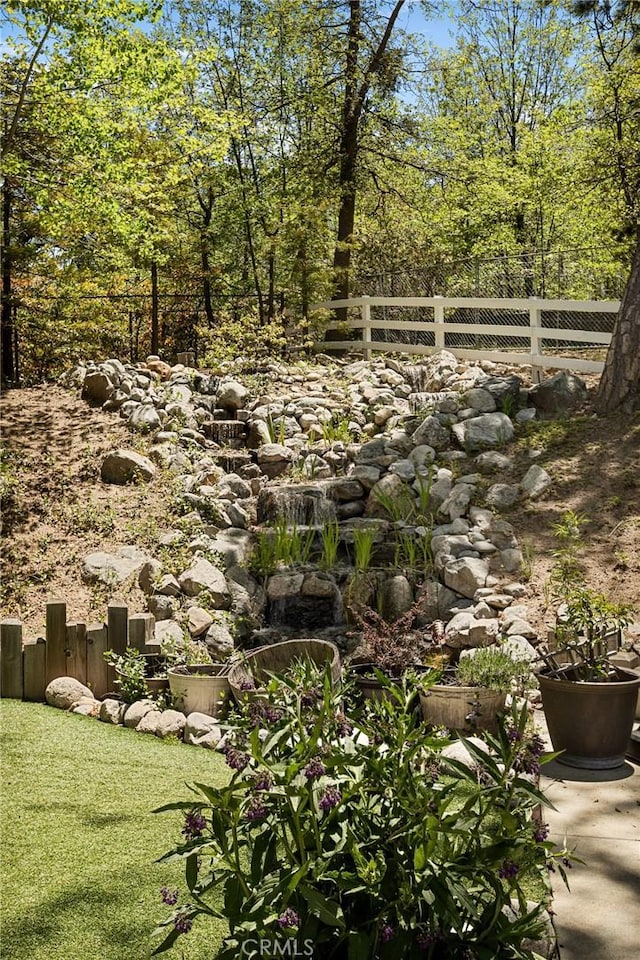 28537 N Shore Rd, Lake Arrowhead, CA 92352 - view of yard