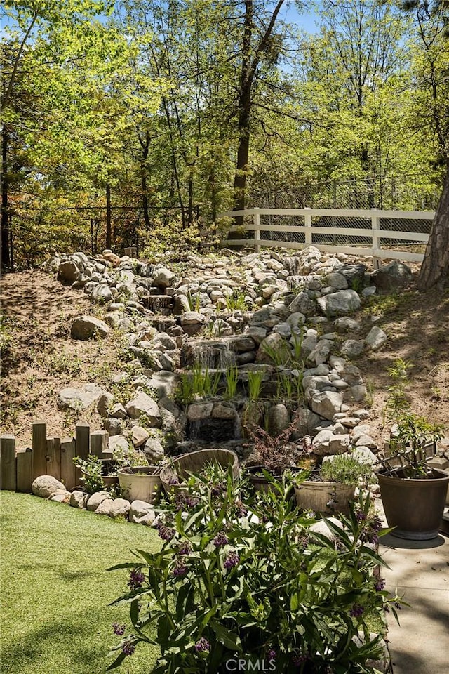 28537 N Shore Rd, Lake Arrowhead, CA 92352 - view of yard