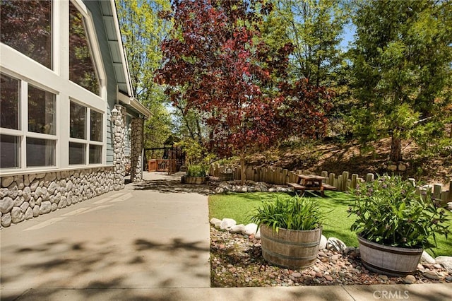 28537 N Shore Rd, Lake Arrowhead, CA 92352 - view of patio / terrace