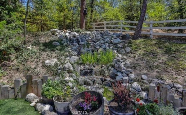 28537 N Shore Rd, Lake Arrowhead, CA 92352 - view of yard