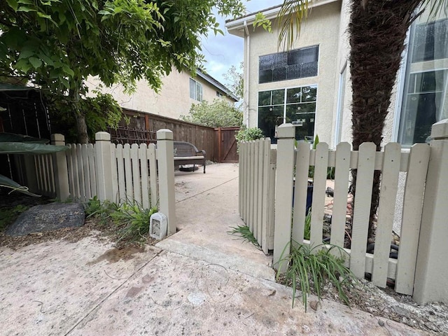 11610 Wills Creek Rd, San Diego, CA 92131 - view of side of property with stucco siding and a patio