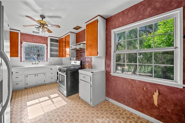 1506 W 5th St, San Pedro, CA 90732 - kitchen featuring stainless steel appliances, healthy amount of natural light, a ceiling fan, and light countertops