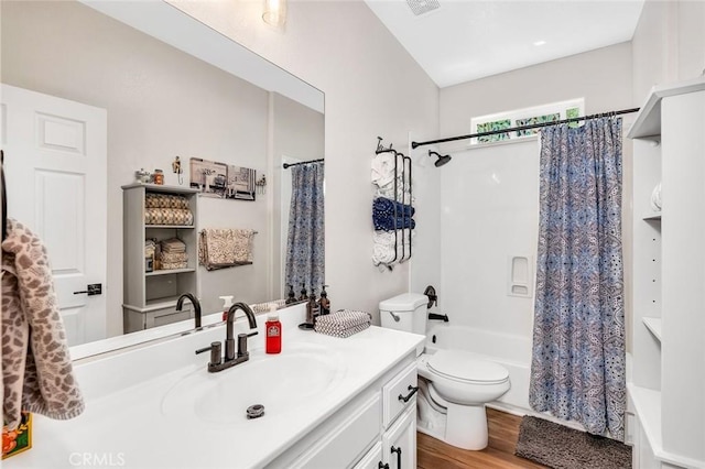 3008 La Vina Cir, Los Banos, CA 93635 - full bath featuring wood finished floors, vanity, shower / tub combo, and toilet