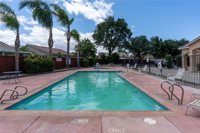 3008 La Vina Cir, Los Banos, CA 93635 - community pool featuring a patio and fence