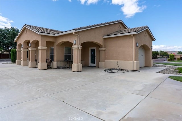 3008 La Vina Cir, Los Banos, CA 93635 - rear view of property featuring stucco siding, a patio, and a tiled roof