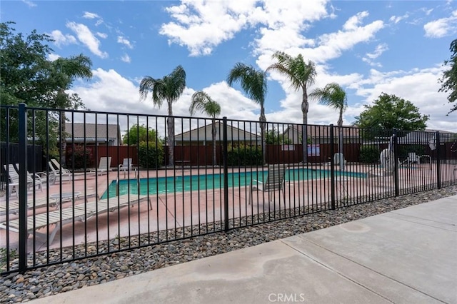 3008 La Vina Cir, Los Banos, CA 93635 - community pool with fence and a patio area