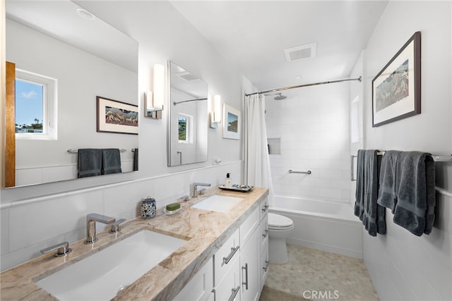 full bathroom featuring shower / tub combo with curtain, toilet, and double vanity