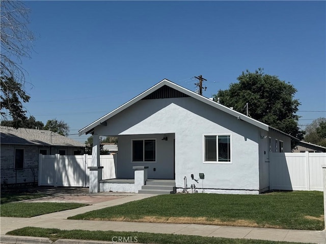 view of front facade with stucco siding and covered porch