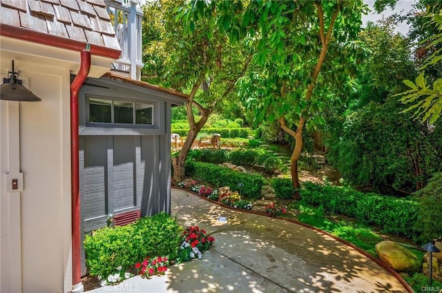 603 Pearl St, Laguna Beach, CA 92651 - view of yard featuring a patio area