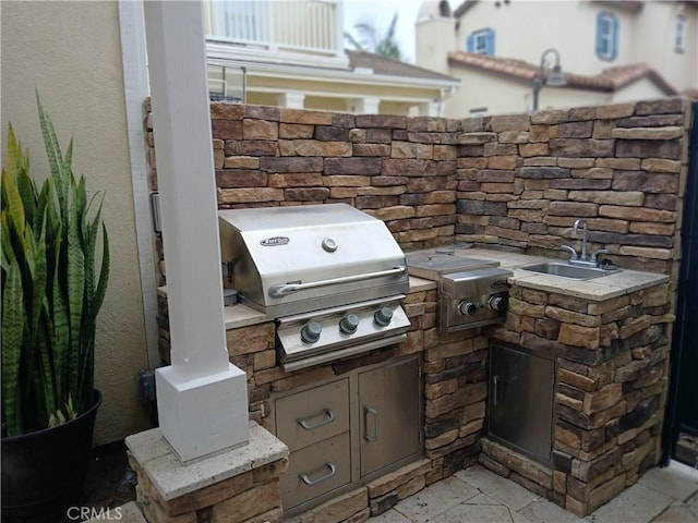 2520 Cornerstone Ln, Costa Mesa, CA 92626 - view of patio featuring a sink and area for grilling