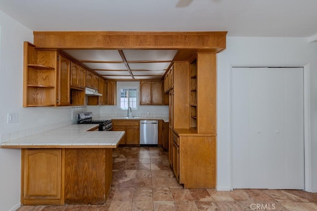 kitchen featuring stainless steel appliances, open shelves, under cabinet range hood, a peninsula, and a sink