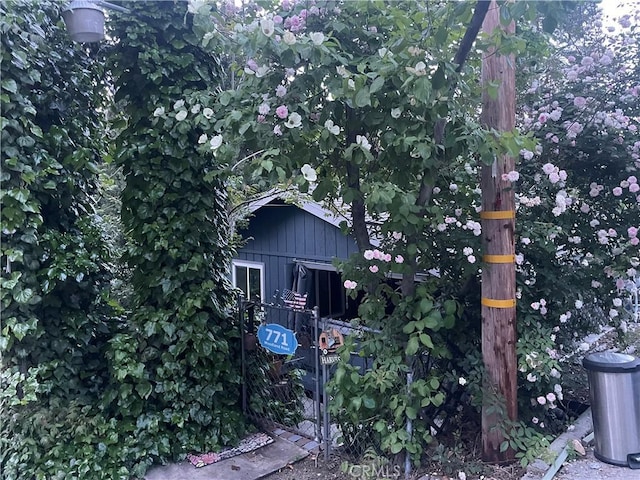 771 Woodland Rd, Crestline, CA 92325 - view of side of property