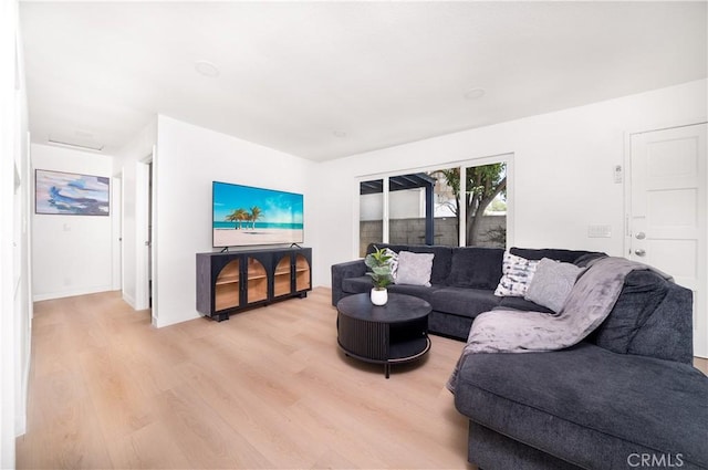 10091011 W Myrtle St, Santa Ana, CA 92703 - living area featuring light wood-type flooring