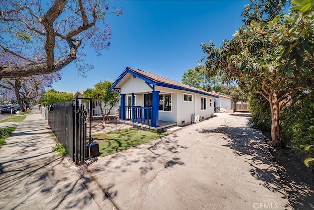 10091011 W Myrtle St, Santa Ana, CA 92703 - ranch-style home featuring driveway, covered porch, and stucco siding