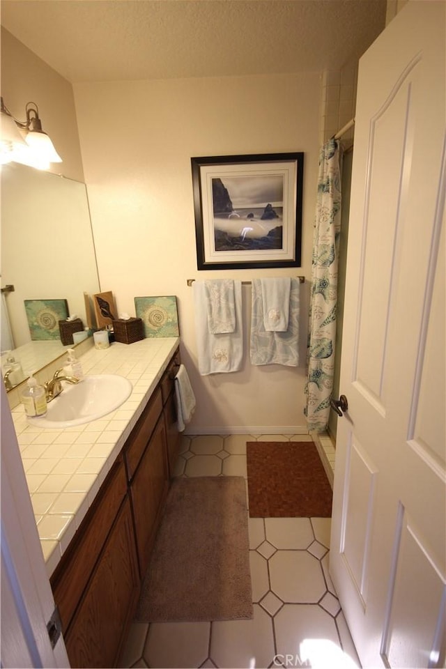 4041 Bluff Pl Unit 2, San Pedro, CA 90731 - bathroom featuring vanity and a shower with curtain