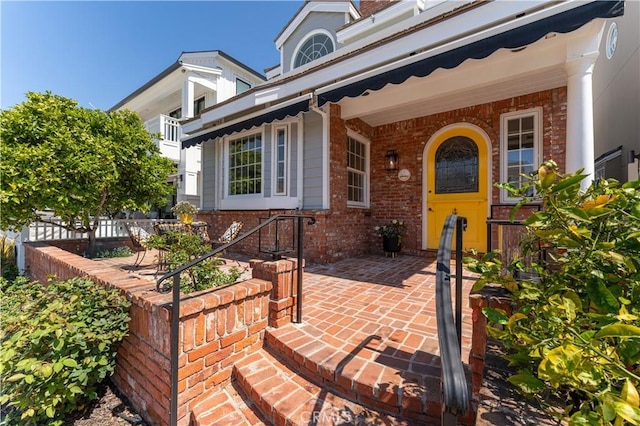 214 Sapphire Ave, Newport Beach, CA 92662 - entrance to property with brick siding