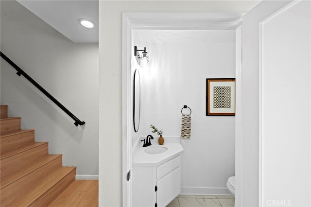 2500 Abbot Kinney Blvd Unit 9, Venice, CA 90291 - bathroom with baseboards, vanity, and toilet