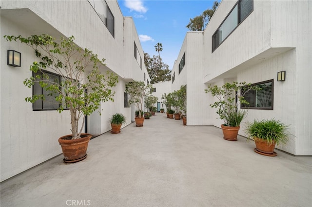 2500 Abbot Kinney Blvd Unit 9, Venice, CA 90291 - view of home's community featuring a patio