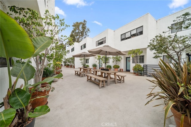2500 Abbot Kinney Blvd Unit 9, Venice, CA 90291 - view of patio / terrace with outdoor dining area
