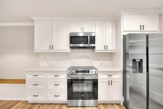 2040 Las Colinas Cir Unit 104, Corona, CA 92879 - kitchen with stainless steel appliances, white cabinetry, tasteful backsplash, light wood-type flooring, and ornamental molding
