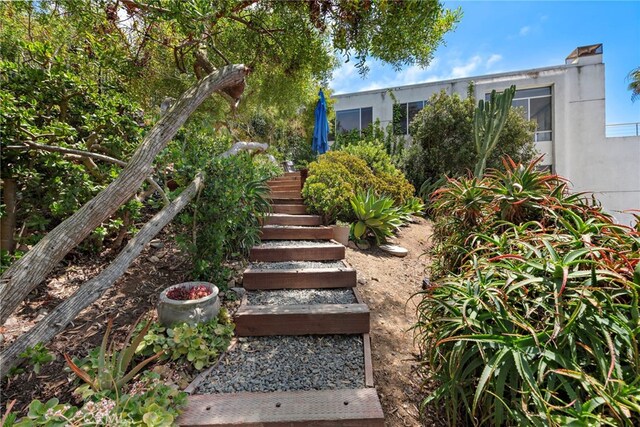 2142 Ruby Pl, Laguna Beach, CA 92651 - view of yard featuring stairs