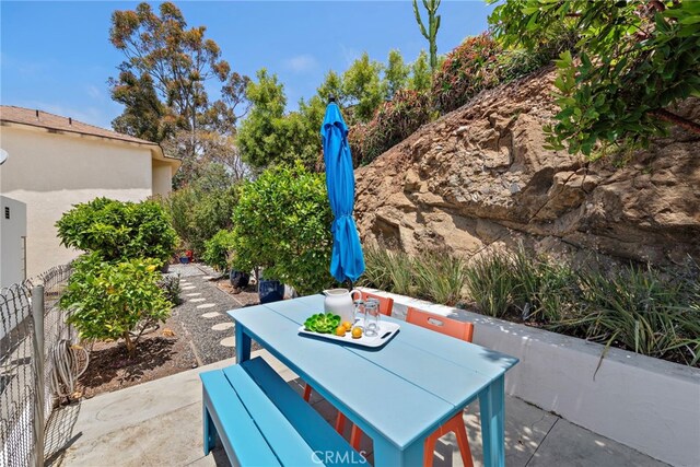 2142 Ruby Pl, Laguna Beach, CA 92651 - view of patio with outdoor dining area