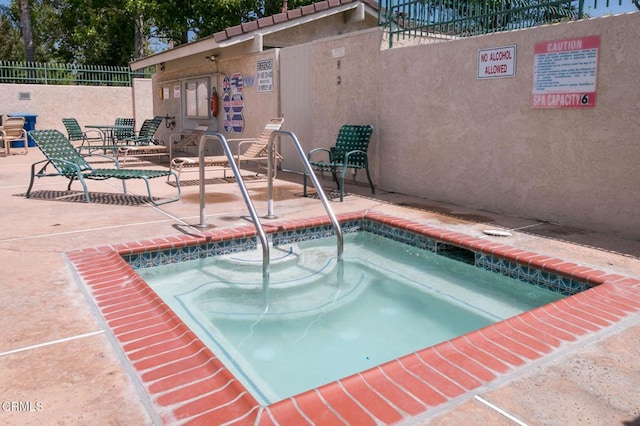 825 Murdoch Ln, Ventura, CA 93003 - view of pool featuring a swimming pool, a hot tub, and a patio area