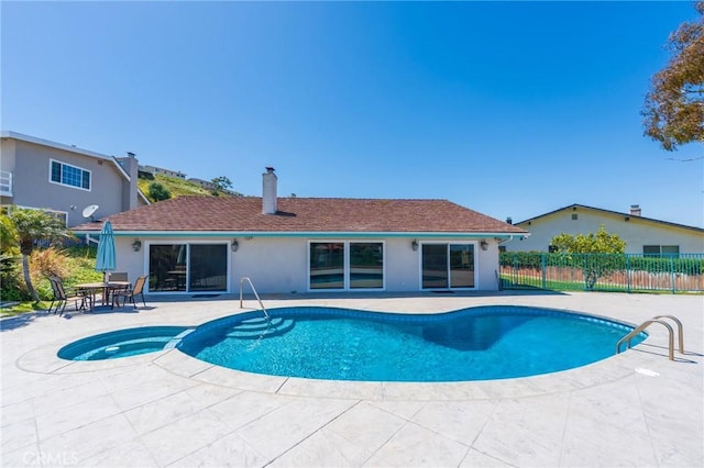 27138 Diamondhead Ln, Rancho Palos Verdes, CA 90275 - view of swimming pool featuring a patio and a pool with connected hot tub