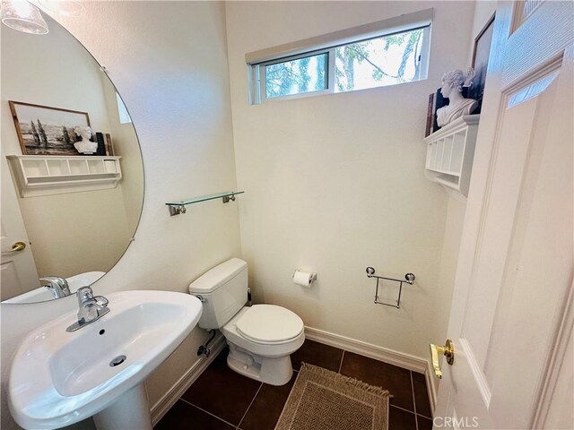 40973 Cebu Dr, Temecula, CA 92591 - half bath with a sink, toilet, and tile patterned flooring