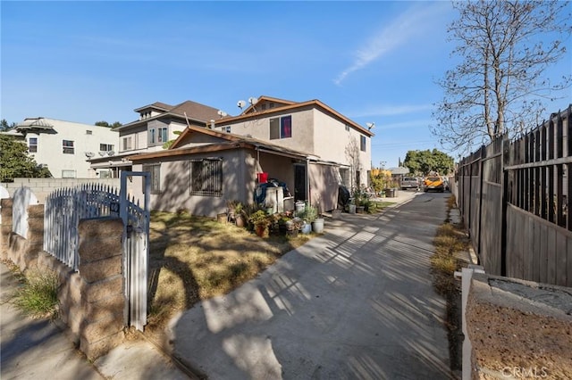 1165 E 24th St, Los Angeles, CA 90011 - view of front facade featuring fence and a residential view