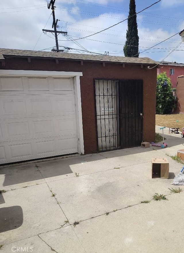 1022 W 101st St, Los Angeles, CA 90044 - view of garage