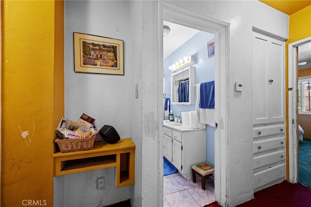 1022 W 101st St, Los Angeles, CA 90044 - corridor with a sink