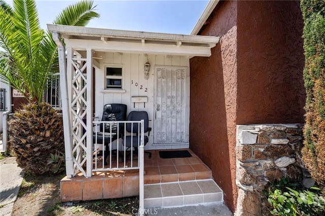 1022 W 101st St, Los Angeles, CA 90044 - property entrance with stucco siding