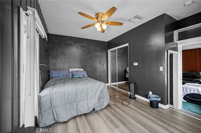 1022 W 101st St, Los Angeles, CA 90044 - bedroom featuring wood finished floors, a textured ceiling, and ceiling fan