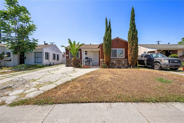 1022 W 101st St, Los Angeles, CA 90044 - view of front facade with stone siding and stucco siding