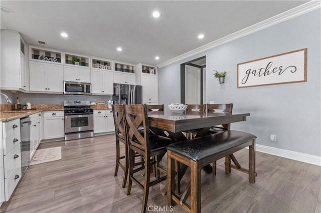 3039 Cayenne Way, Perris, CA 92571 - dining room featuring crown molding, light wood-style flooring, baseboards, and recessed lighting