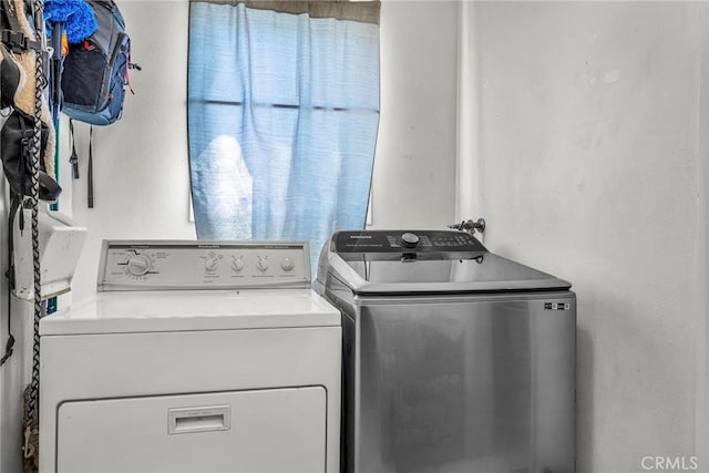 8748 Sylmar Ave, Panorama City, CA 91402 - laundry room with washer and dryer