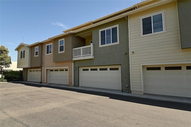 2303 Jefferson St Unit 1215, Torrance, CA 90501 - rear view of property featuring a garage and stucco siding
