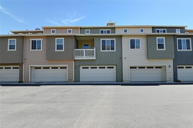 2303 Jefferson St Unit 1215, Torrance, CA 90501 - rear view of property featuring an attached garage and stucco siding