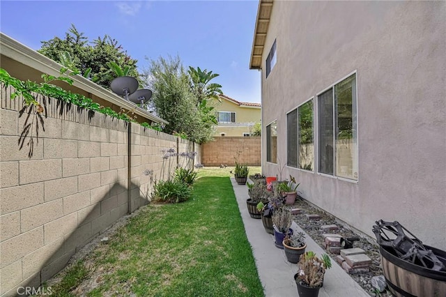 9522 Yellowstone Dr, Huntington Beach, CA 92646 - view of yard
