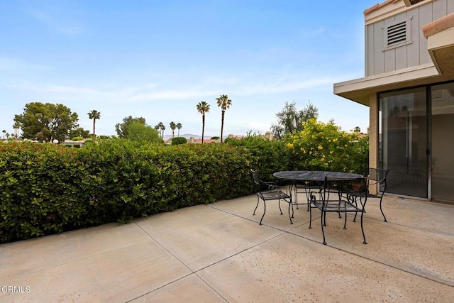 72460 Rodeo Way, Rancho Mirage, CA 92270 - view of patio / terrace with outdoor dining area