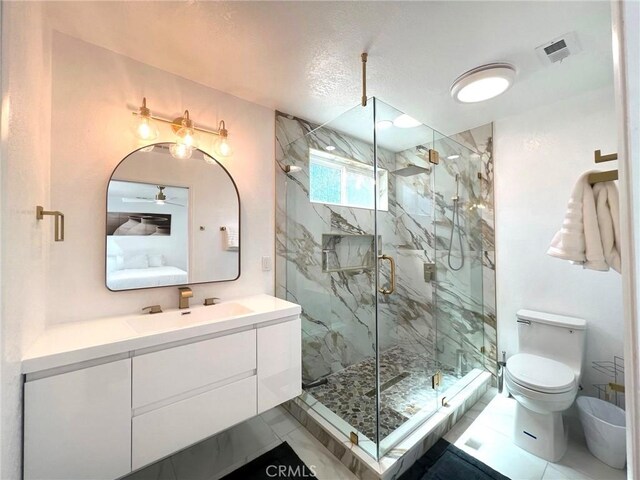 445 E San Rafael Dr, Palm Springs, CA 92262 - bathroom featuring a marble finish shower, vanity, a ceiling fan, and toilet